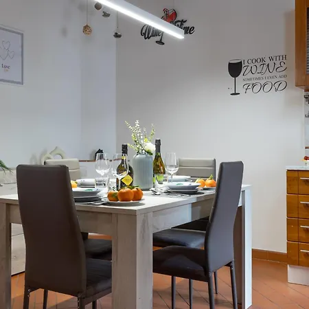 Guesthost - Piazza Artigiani Lovely Lägenhet